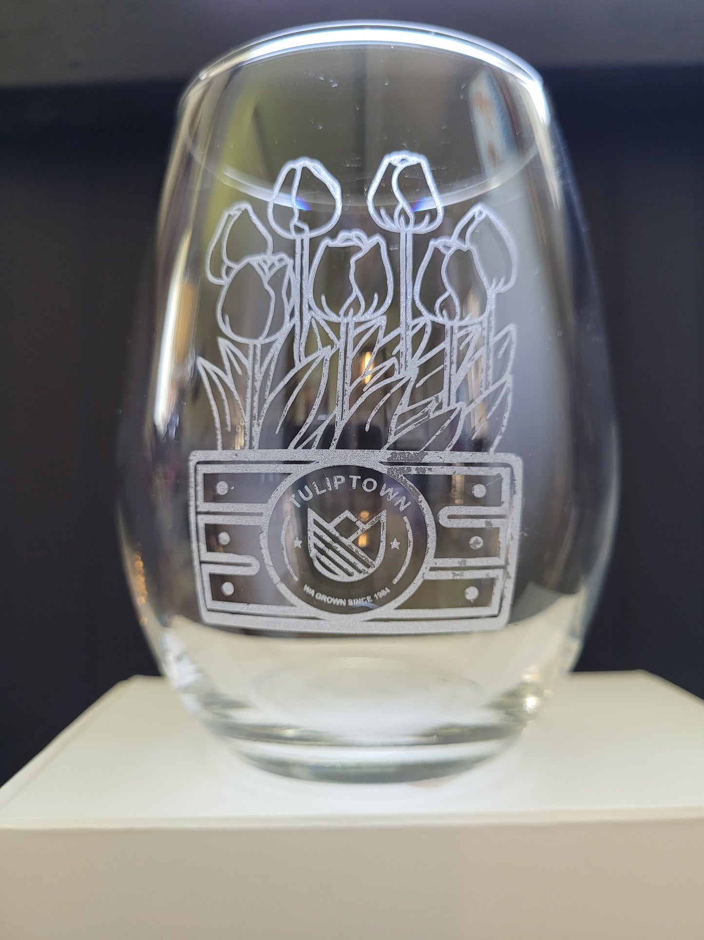 Tulip Town Stemless Wine Glass